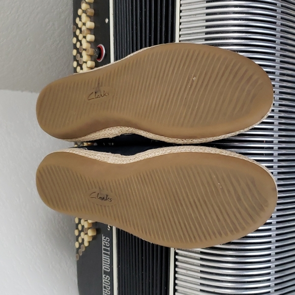 COMFY CLARKS COLLECTION DANELLY NAVY BLUE LEATHER LOAFERS - Picture 4 of 5